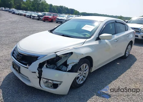 2015 Nissan Altima 2.5 из США, поврежденный, VIN 1N4AL3AP6FC100268